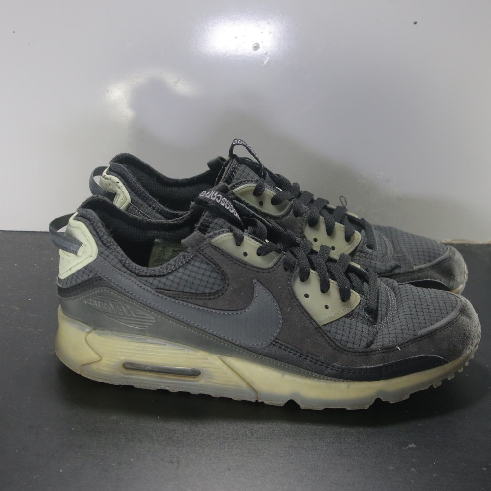 Nike Men's Black and Gray Air Max Sneakers
